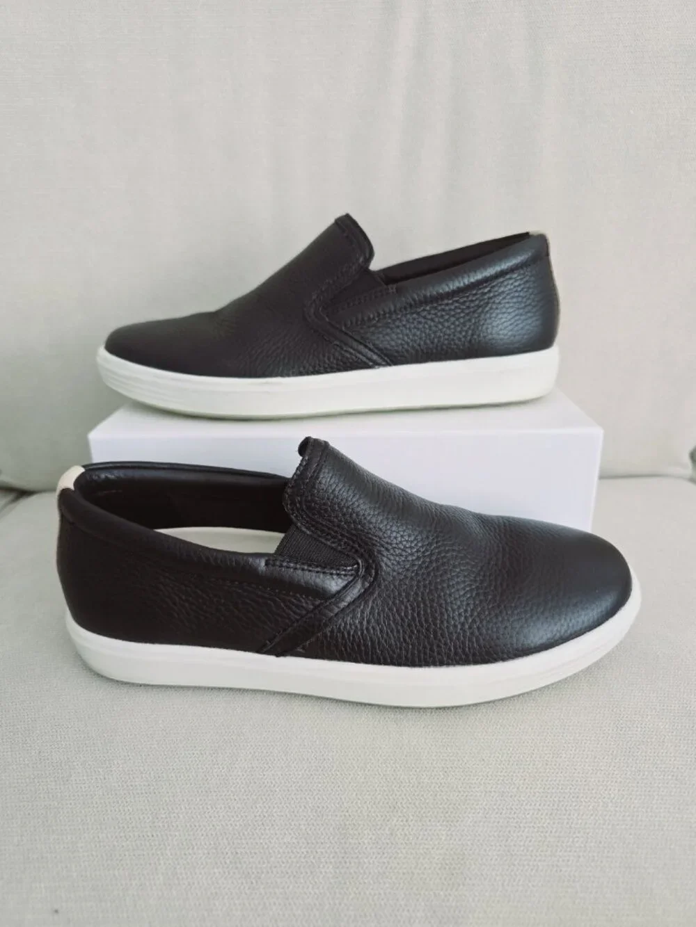 Ecco Soft 7 Black Slip On Loafer Shoes 6 6.5 - 37 Leather Womens Flat Shoes